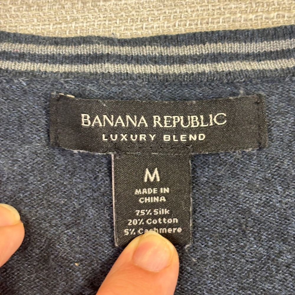 Banana Republic Mens Silk Cashmere Blend V-Neck Sweater Blue Heather Size Medium - Picture 10 of 10